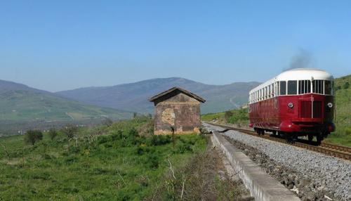 صور - رحلة مدهشة بالقطار لمشاهدة اجمل المناظر الطبيعية