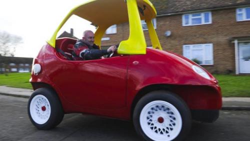 صور - سيارات الاطفال Little Tikes جاهزة للسير على الطرق الرئيسية