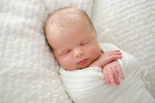 صور - نصائح في الرضاعة الطبيعية بعد الولادة القيصرية