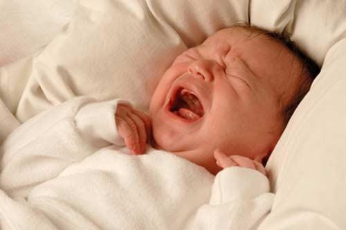 صور - ما هي اسباب بكاء الطفل الرضيع ؟