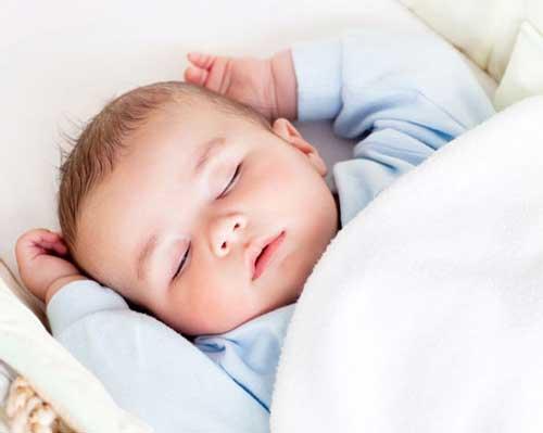 صور - عدد ساعات نوم الطفل الرضيع