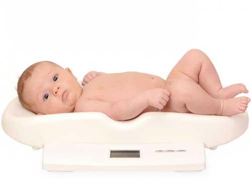 صور - هل يفقد الرضيع وزنه مع الرضاعة الطبيعية ؟