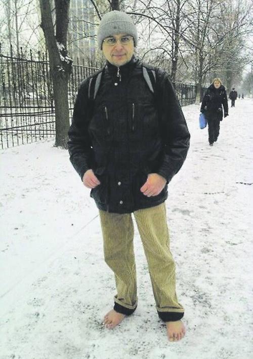 صور - طرائف من العالم - رجل اوكرانى يمشى حافي القدمين لمدة عشر سنوات