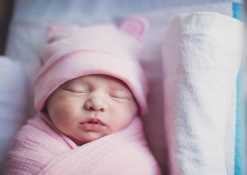 صور - ما هي اسباب تأخر انتاج حليب الام بعد الولادة ؟