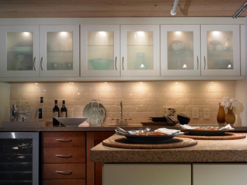 صور - كيف يمكنك اضاءة المطبخ بـ 8 من انواع الاضاءة المختلفة ؟