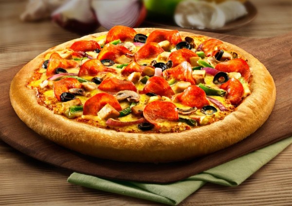 صور - طريقة تحضير البيتزا بحشوات لذيذة