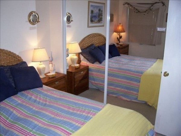 صور - اجمل تصاميم دواليب غرف النوم بالمرايا