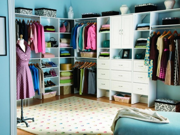 غرفة تغيير الملابس من طرق تخزين الملابس
