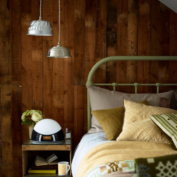 الحوائط الخشبية في غرف النوم الدافئة