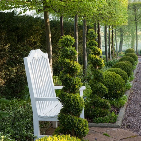 استخدام المقاعد فى تصميم الحدائق المنزلية