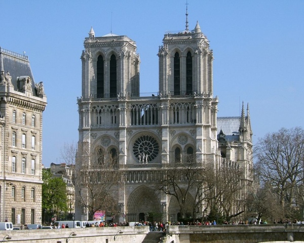 كاتدرائية نوتردام دو باري من اهم المعالم السياحية في باريس