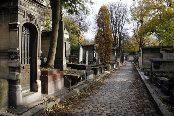 مقبرة بير لاشيز من اهم المعالم السياحية في باريس