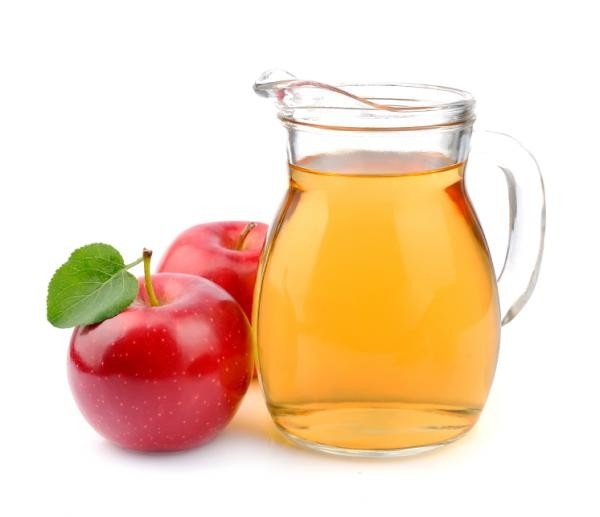 عصير التفاح لعلاج الاظافر الصفراء