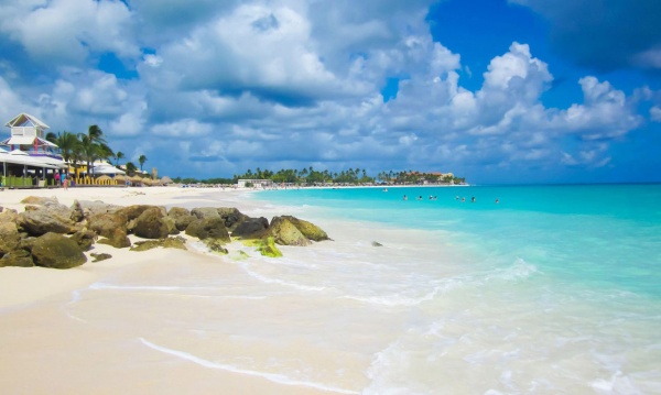 شاطئ النسر من اجمل اماكن فى منطقة البحر الكاريبي