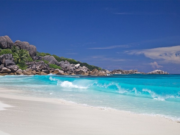 شاطئ جراند انس من اجمل اماكن فى منطقة البحر الكاريبي